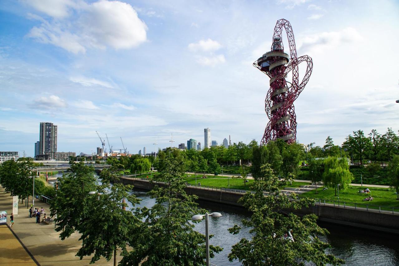 Lovely 2-Bed, Sleeps 6, Near Stratford Station & Abba Voyage, ロンドン エクステリア 写真
