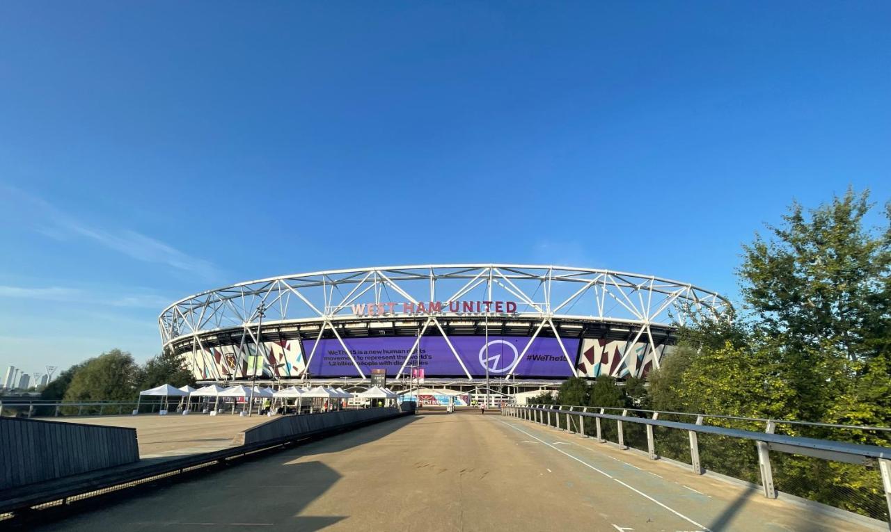 Lovely 2-Bed, Sleeps 6, Near Stratford Station & Abba Voyage, ロンドン エクステリア 写真