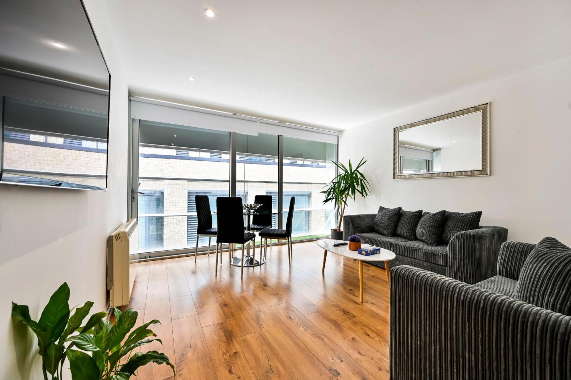 Lovely 2-Bed, Sleeps 6, Near Stratford Station & Abba Voyage, ロンドン エクステリア 写真