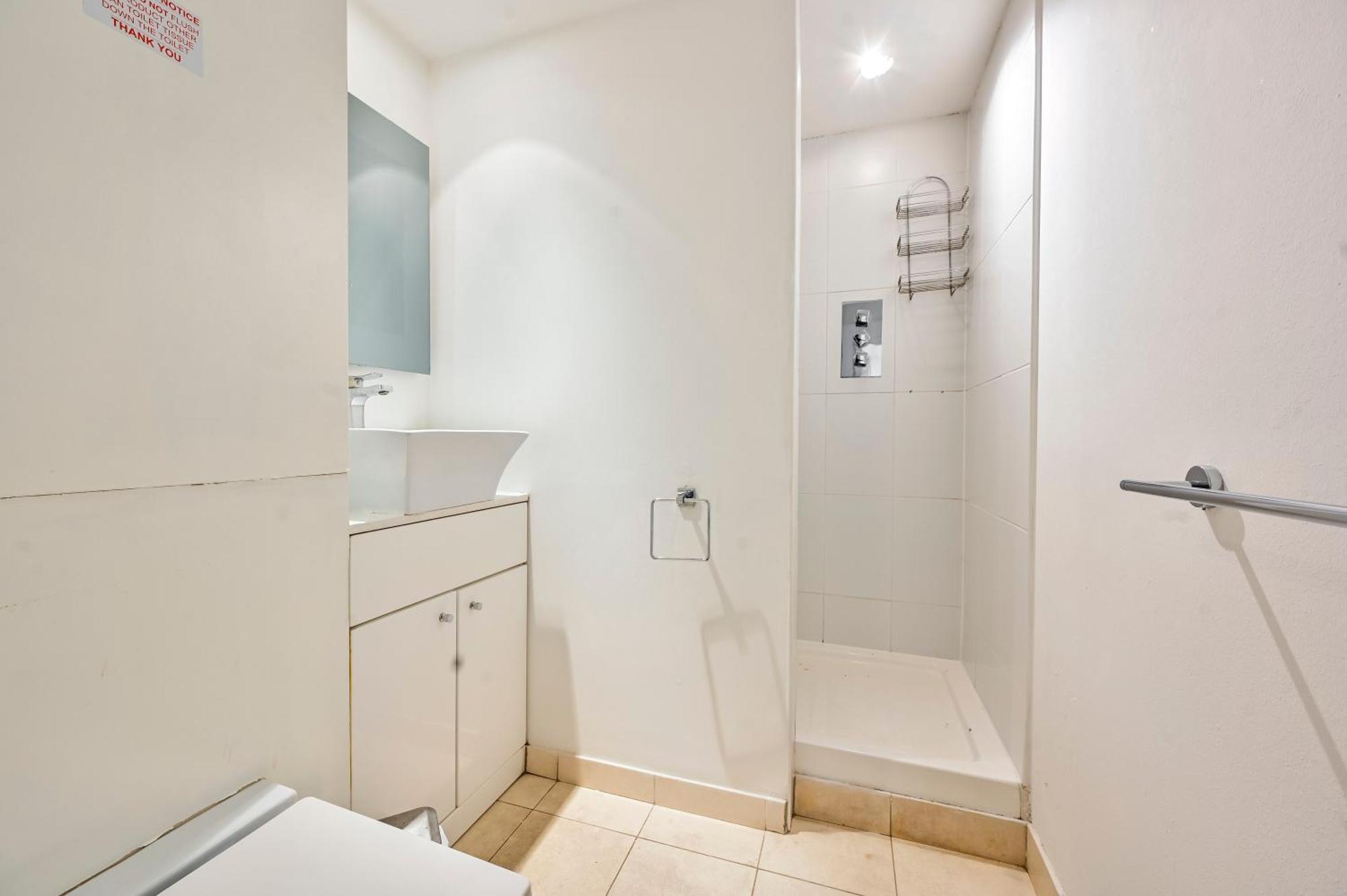 Lovely 2-Bed, Sleeps 6, Near Stratford Station & Abba Voyage, ロンドン エクステリア 写真