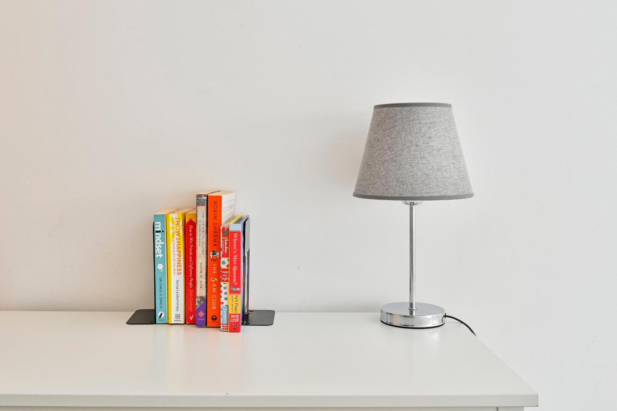 Lovely 2-Bed, Sleeps 6, Near Stratford Station & Abba Voyage, ロンドン エクステリア 写真