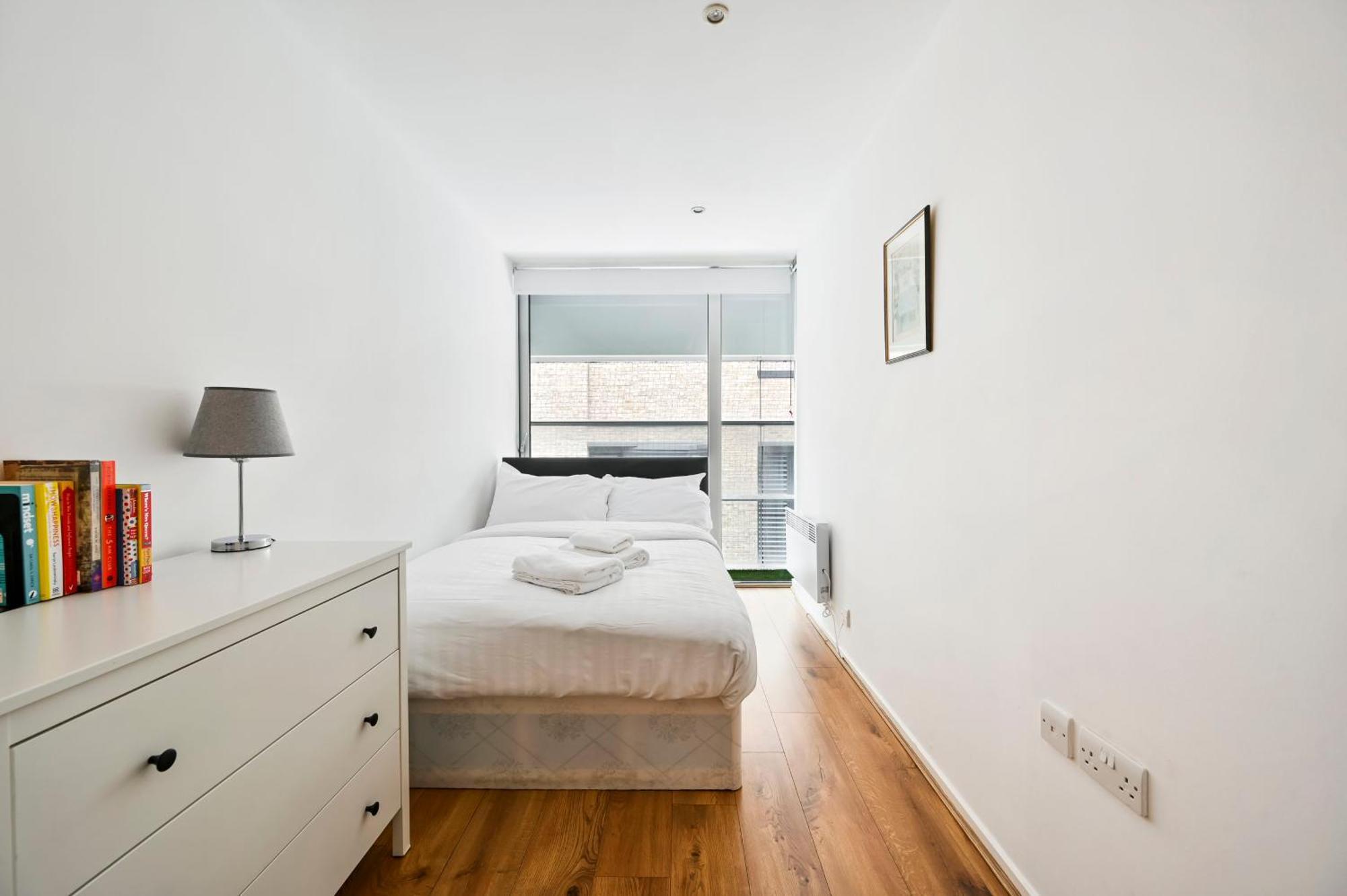 Lovely 2-Bed, Sleeps 6, Near Stratford Station & Abba Voyage, ロンドン エクステリア 写真